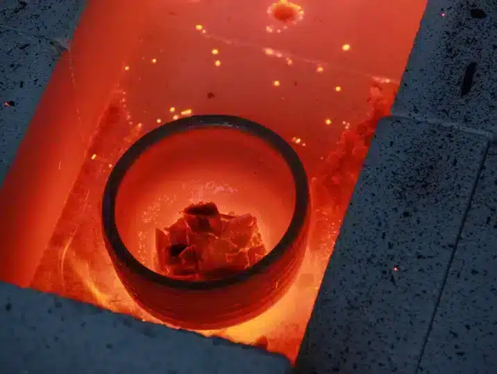 Een detail van een raku stook