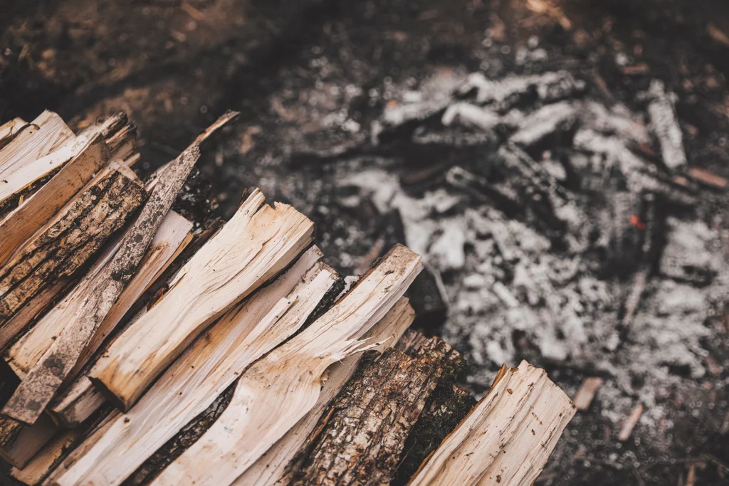 stukken hout en houtas